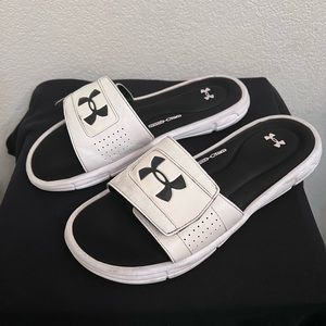 Under Armour Size 7 Youth (unisex) 4D Foam Sandals.